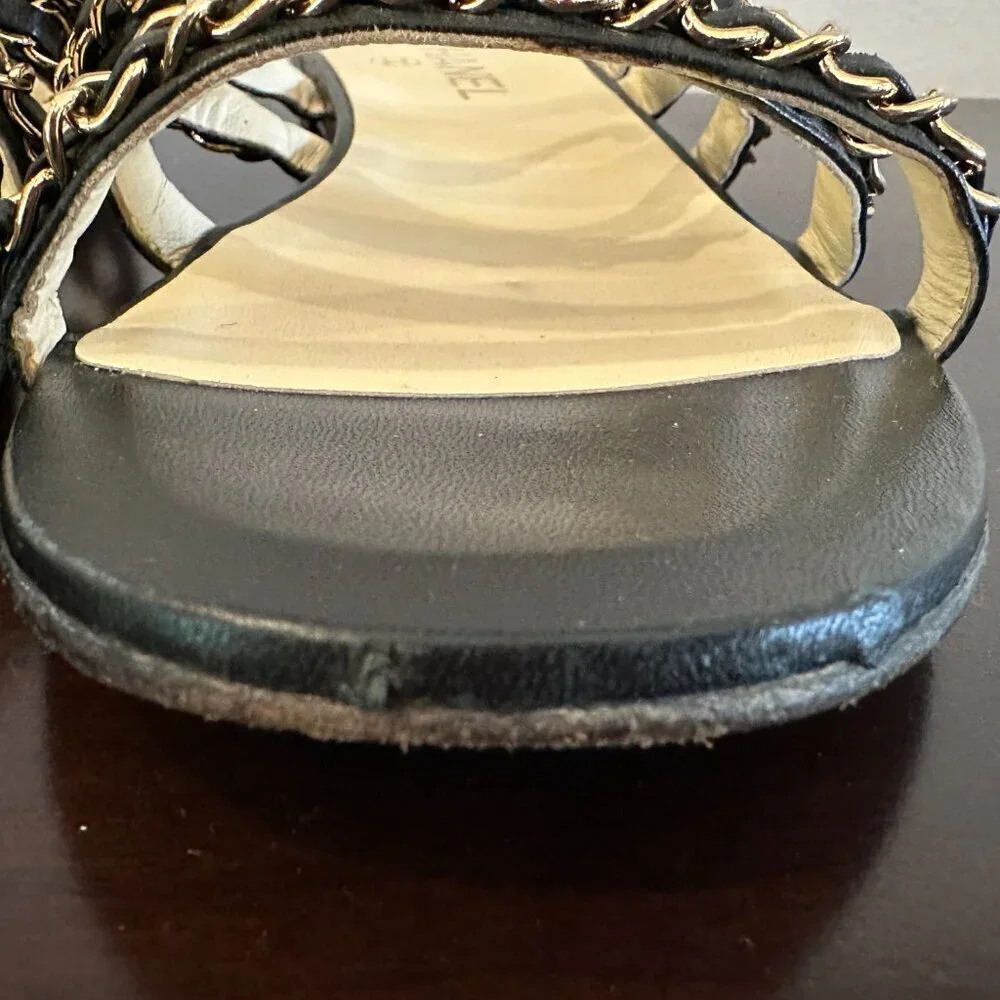 Chanel Black Leather CC Logo Chain Strap Women's Sandals Sz 40 Made in Italy